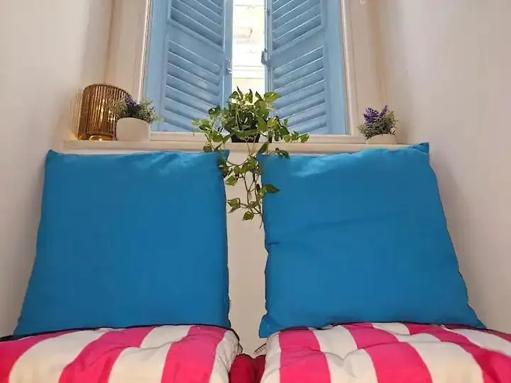Near Valletta Ferry Two Bedrooms One Living Room contacts